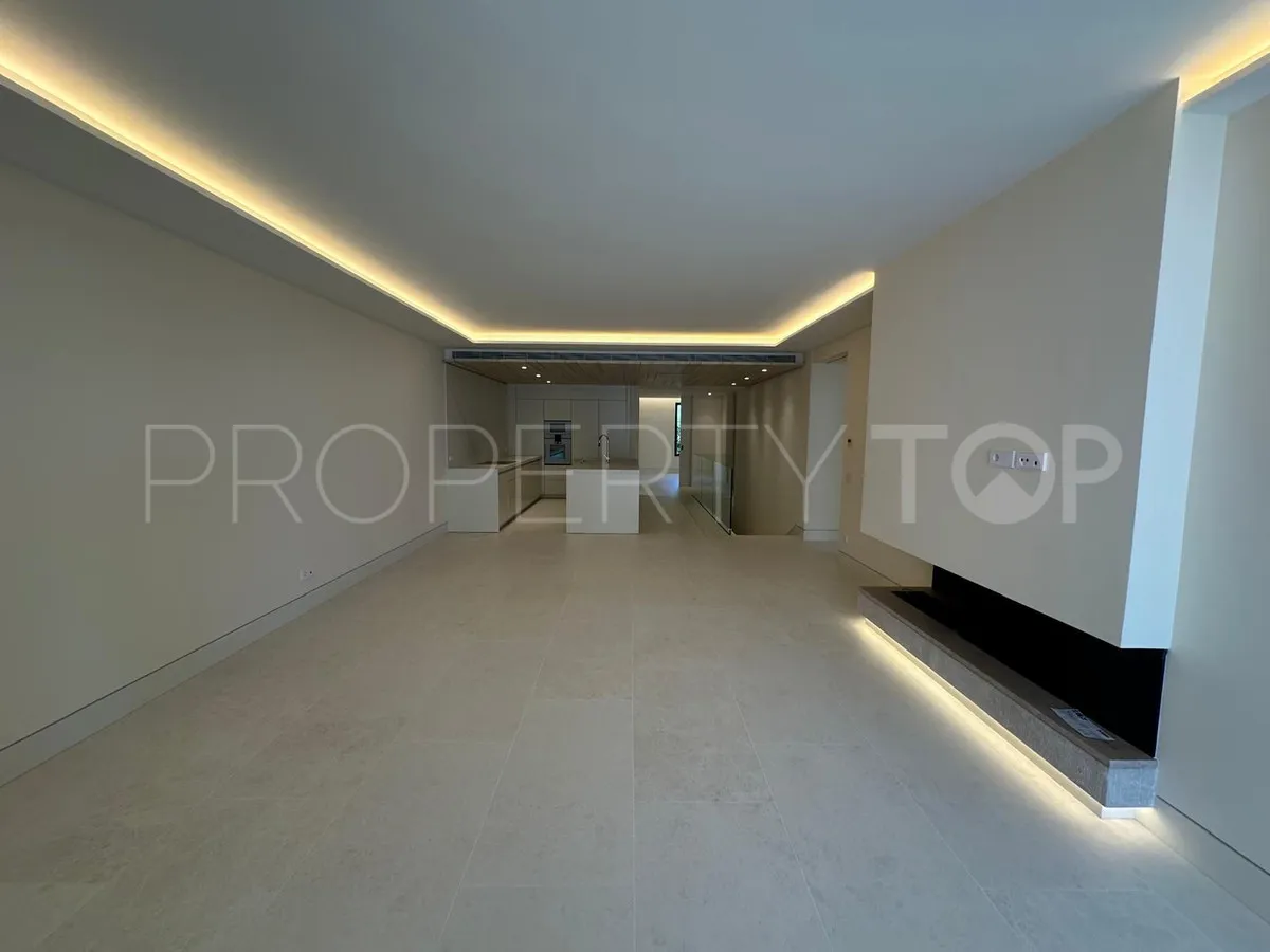 Se vende apartamento planta baja en Marbella Ciudad de 4 dormitorios