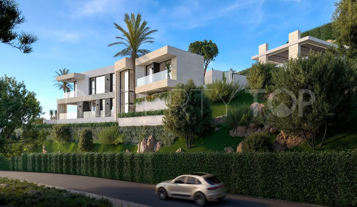 Plot for sale in Benahavis with 5 bedrooms
