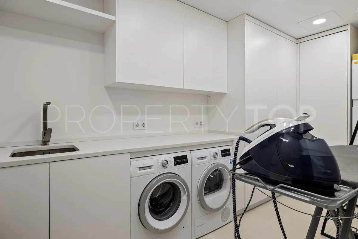 For sale ground floor apartment in Nueva Andalucia with 7 bedrooms