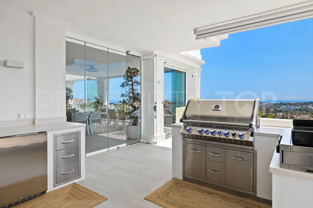 For sale ground floor apartment in Nueva Andalucia with 7 bedrooms