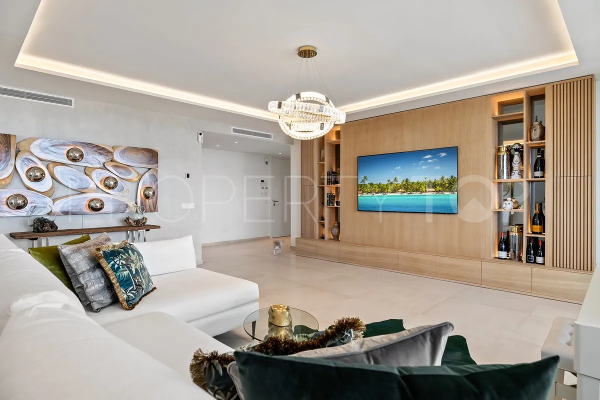 For sale ground floor apartment in Nueva Andalucia with 7 bedrooms