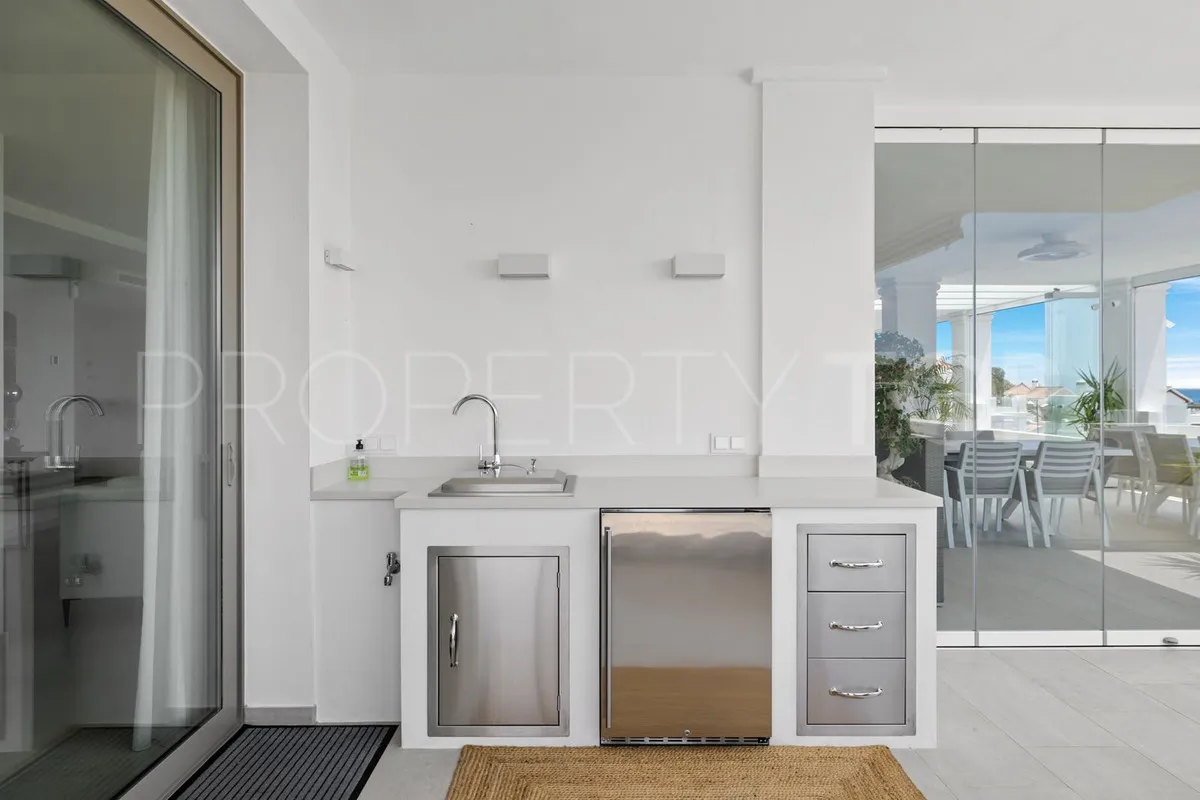 For sale ground floor apartment in Nueva Andalucia with 7 bedrooms