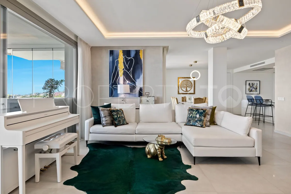For sale ground floor apartment in Nueva Andalucia with 7 bedrooms
