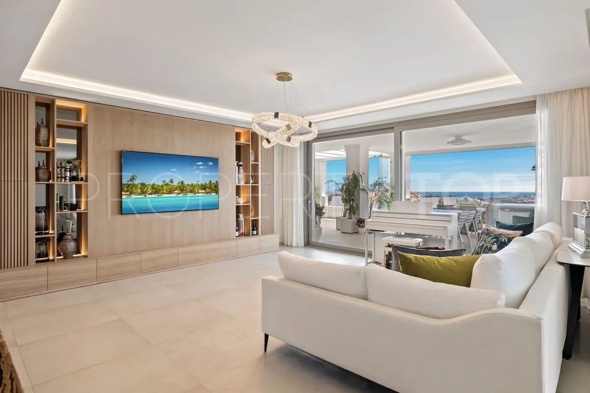 For sale ground floor apartment in Nueva Andalucia with 7 bedrooms