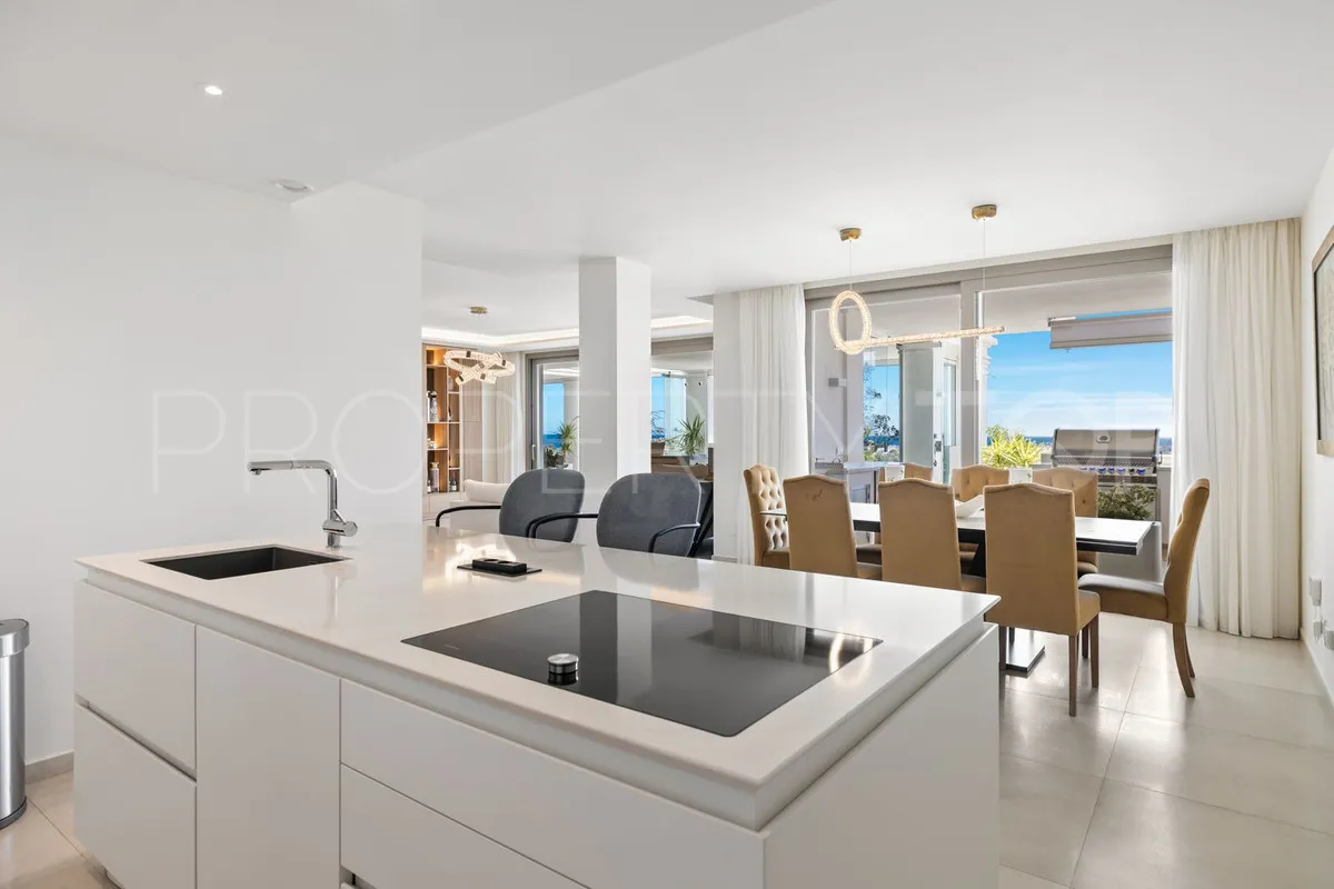 For sale ground floor apartment in Nueva Andalucia with 7 bedrooms