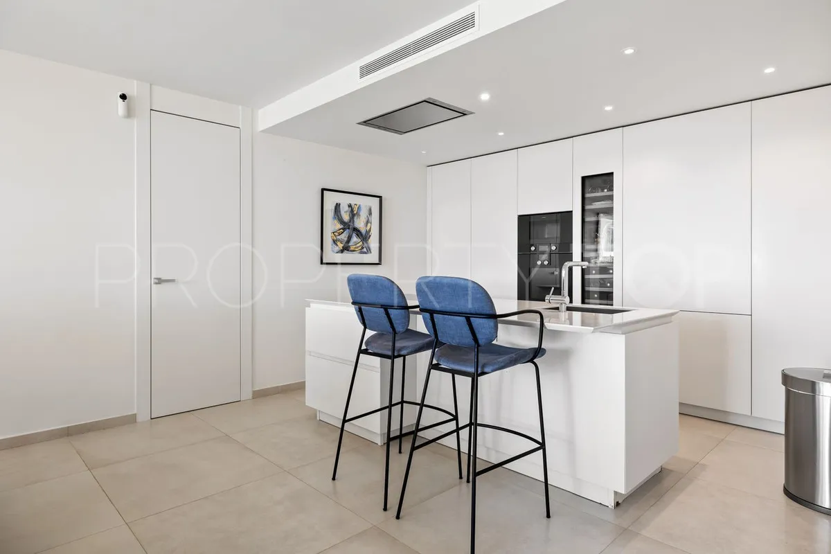 For sale ground floor apartment in Nueva Andalucia with 7 bedrooms