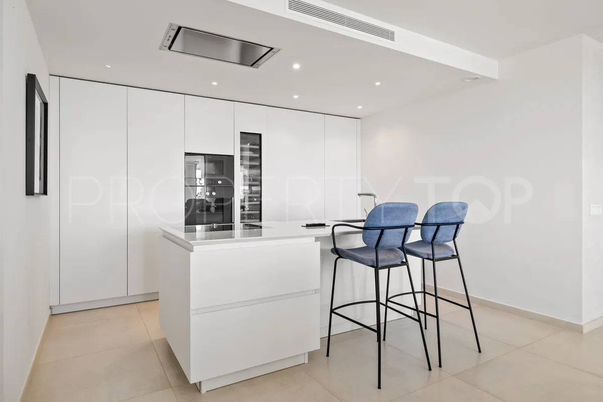 For sale ground floor apartment in Nueva Andalucia with 7 bedrooms