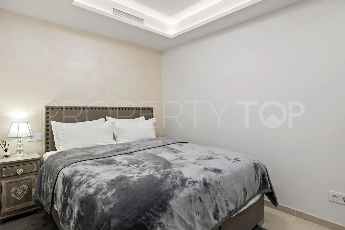 For sale ground floor apartment in Nueva Andalucia with 7 bedrooms