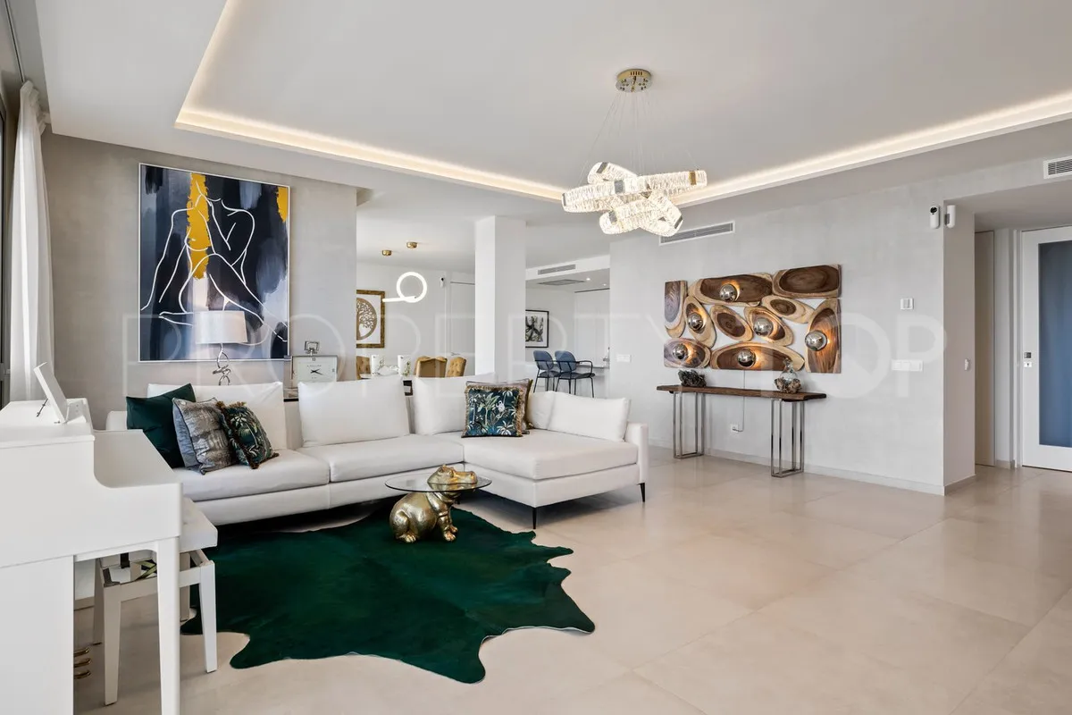 For sale ground floor apartment in Nueva Andalucia with 7 bedrooms