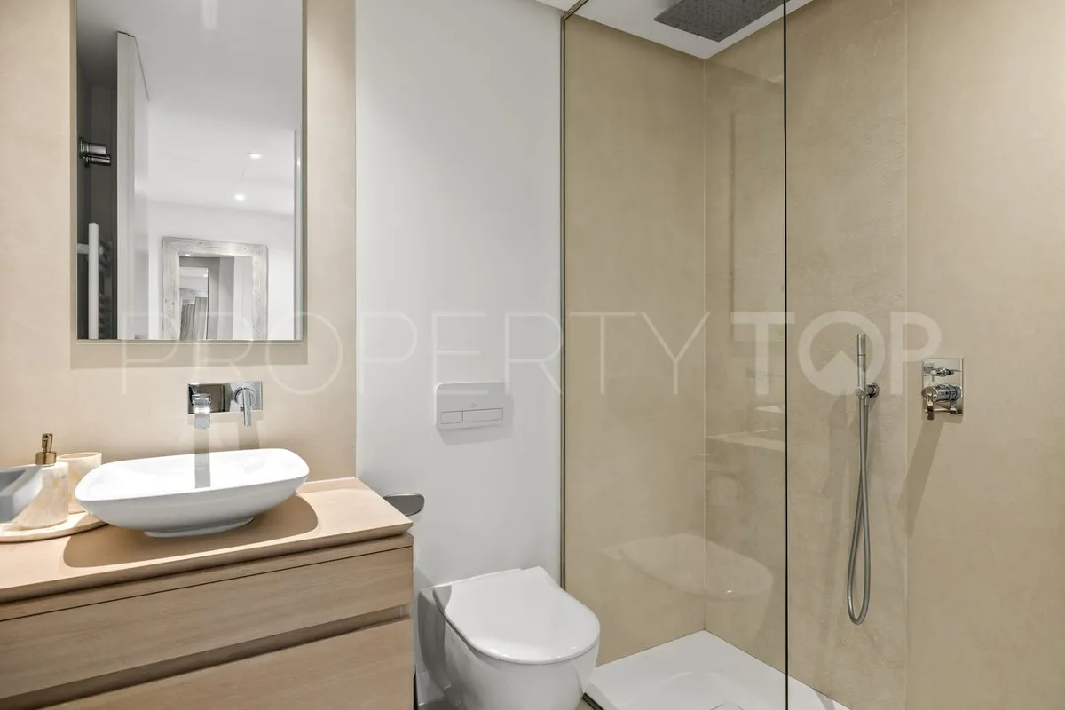 For sale ground floor apartment in Nueva Andalucia with 7 bedrooms