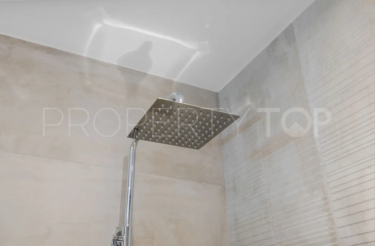 Ático con 3 dormitorios en venta en Estepona