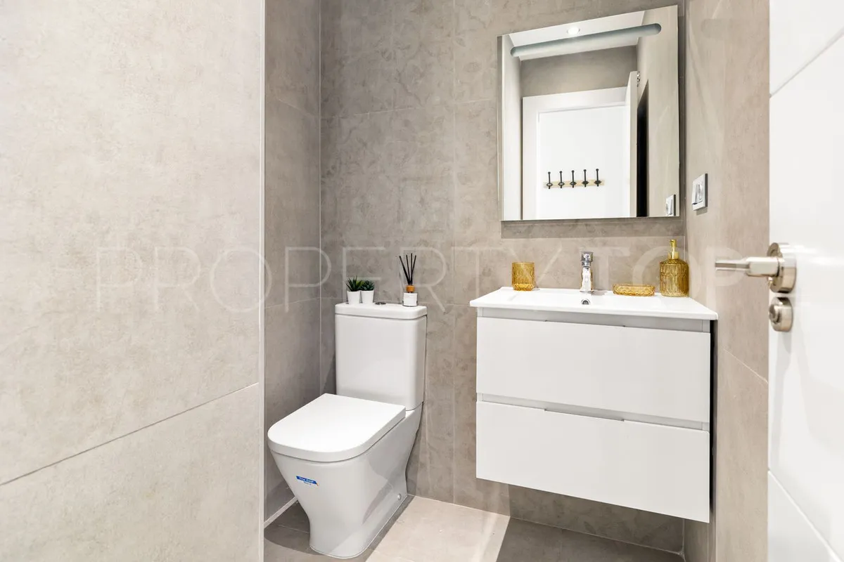 Ático con 3 dormitorios en venta en Estepona