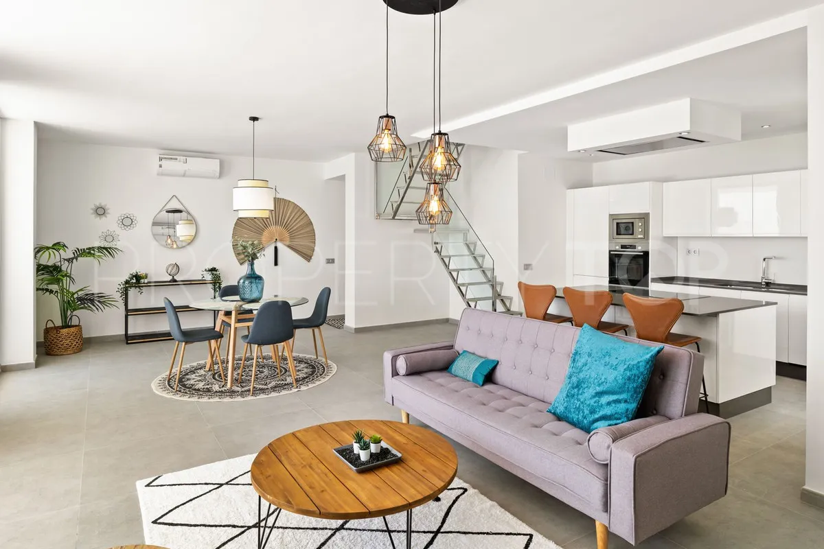 Ático con 3 dormitorios en venta en Estepona