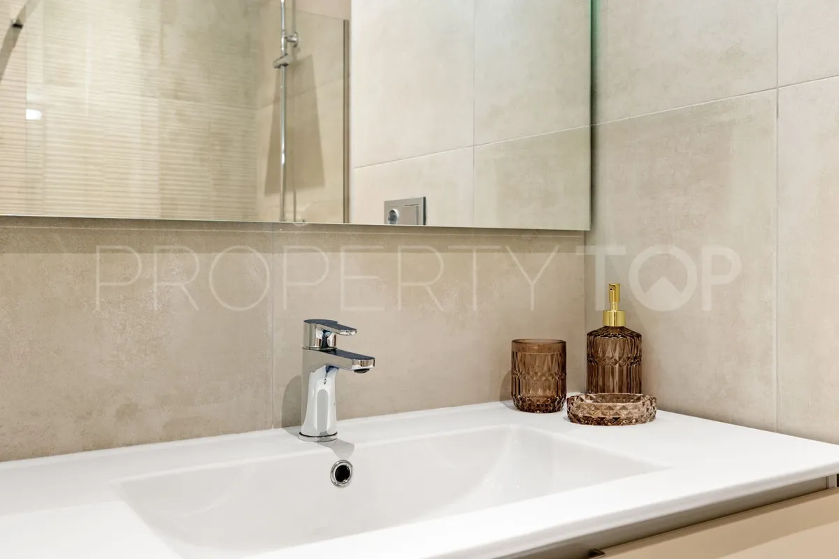 Ático con 3 dormitorios en venta en Estepona