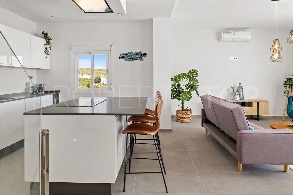 Ático con 3 dormitorios en venta en Estepona