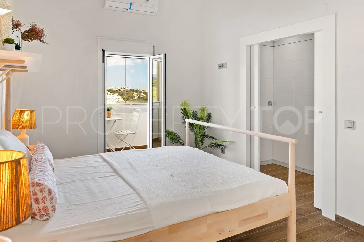 Ático con 3 dormitorios en venta en Estepona