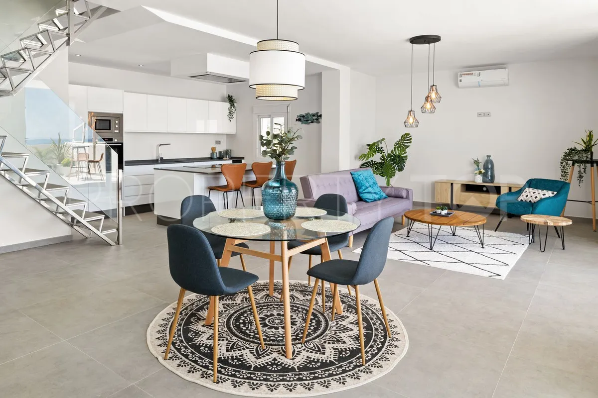 Ático con 3 dormitorios en venta en Estepona