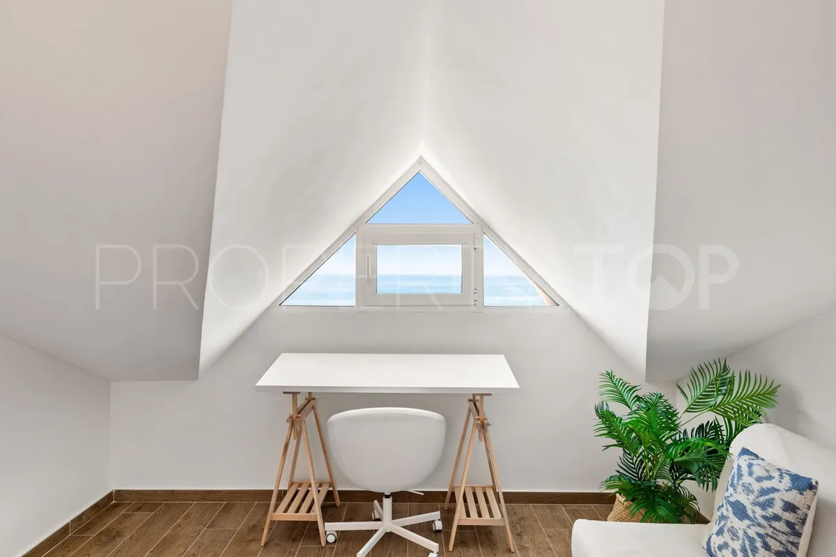Ático con 3 dormitorios en venta en Estepona