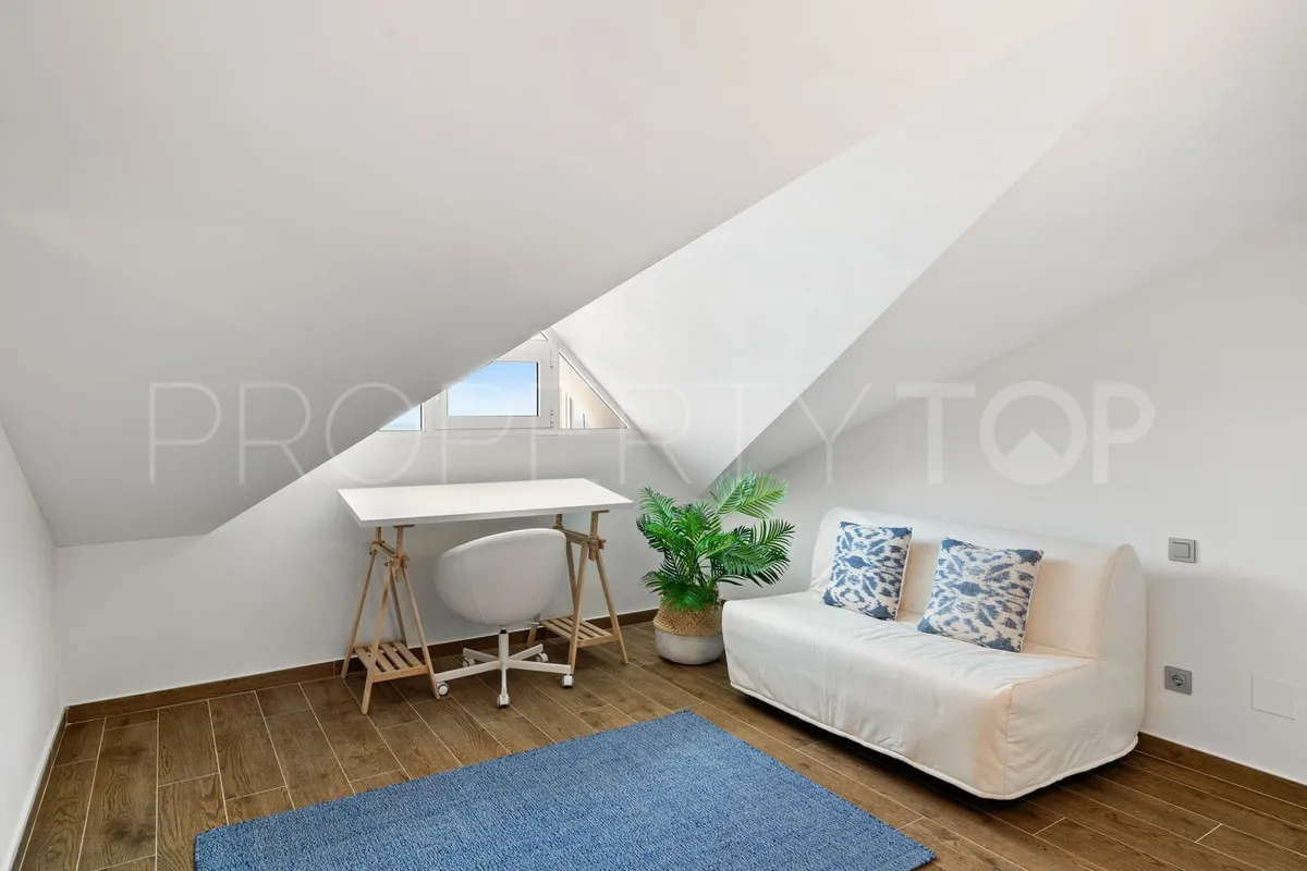 Ático con 3 dormitorios en venta en Estepona
