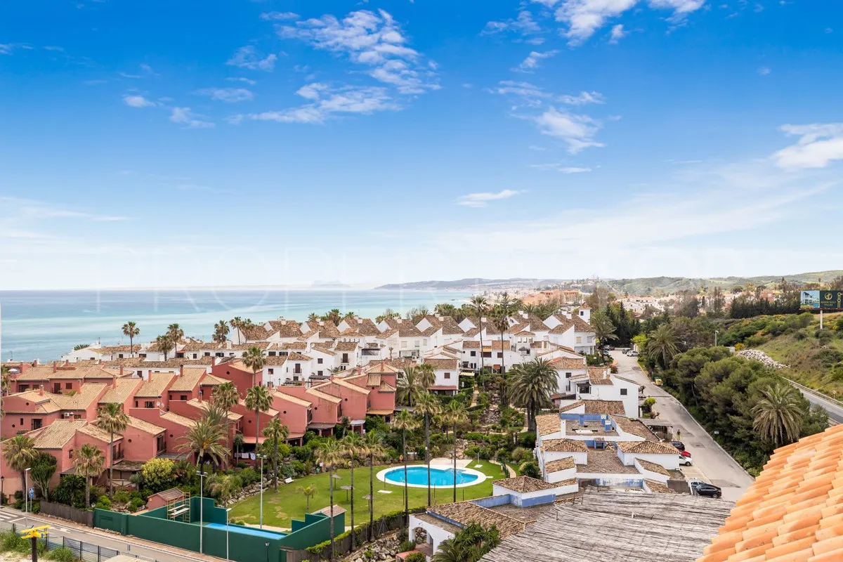 Ático con 3 dormitorios en venta en Estepona