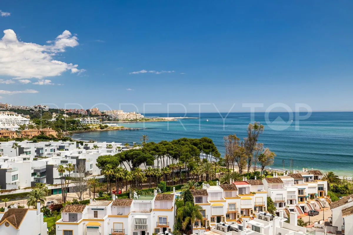 Ático con 3 dormitorios en venta en Estepona