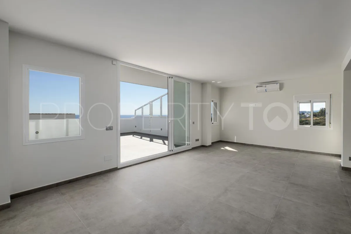3 bedrooms penthouse in Estepona for sale