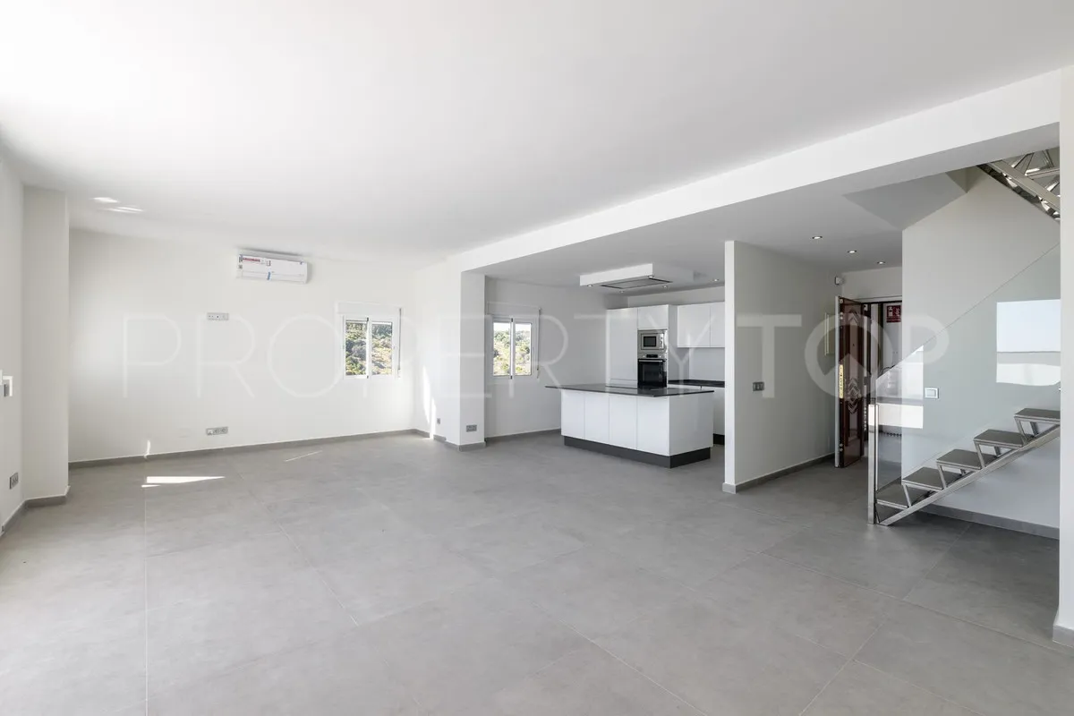 3 bedrooms penthouse in Estepona for sale