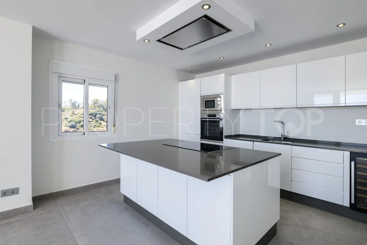 3 bedrooms penthouse in Estepona for sale