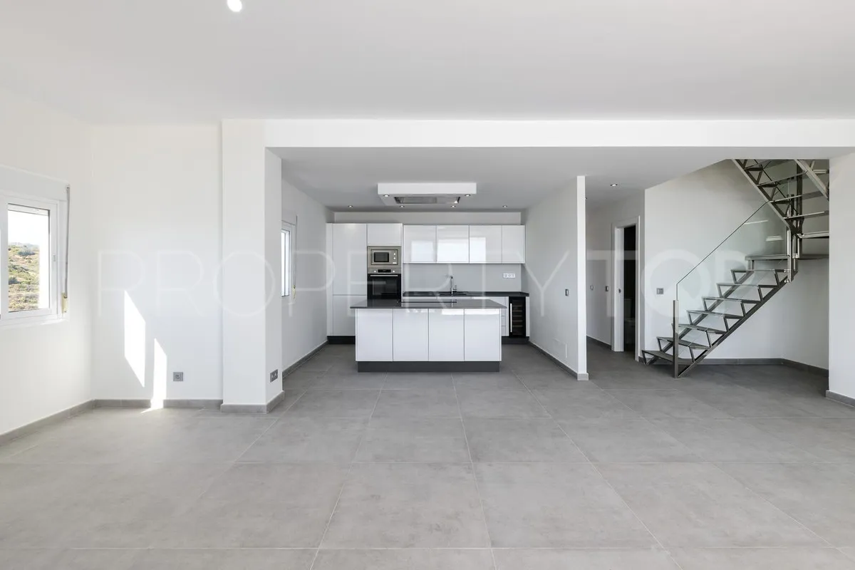 3 bedrooms penthouse in Estepona for sale