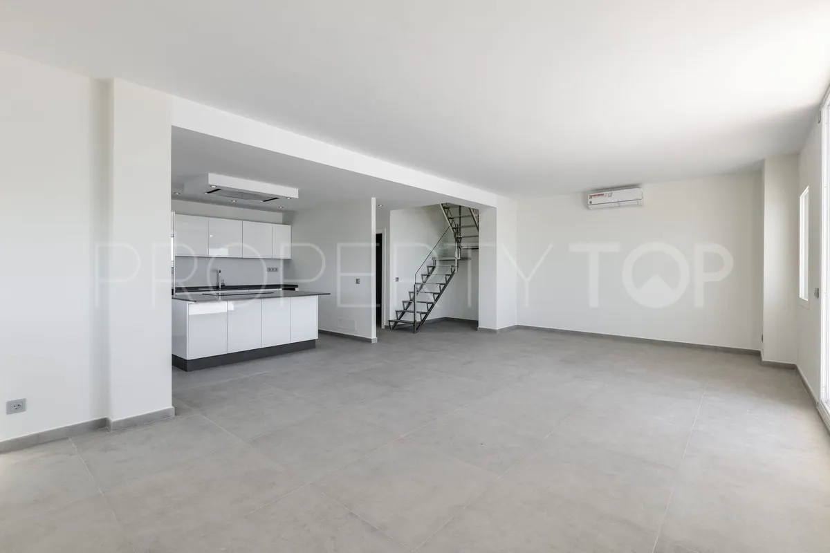 3 bedrooms penthouse in Estepona for sale