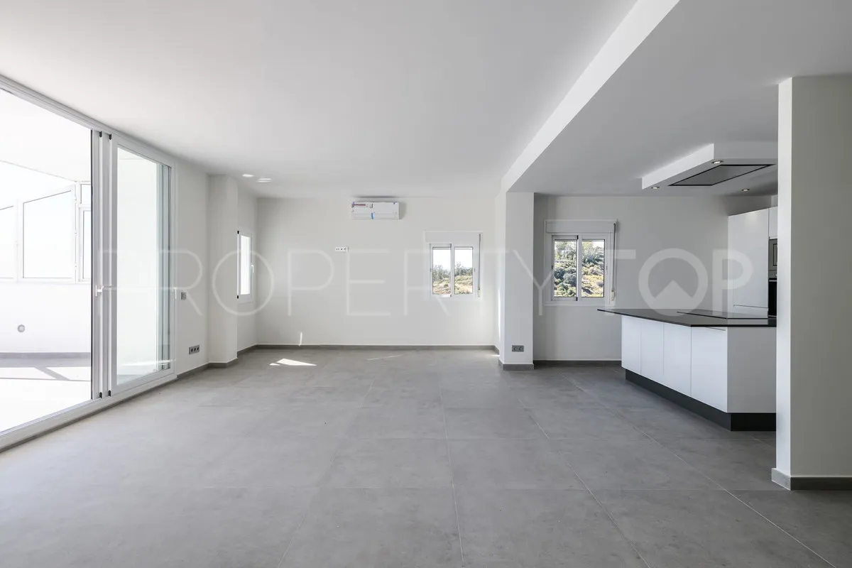 3 bedrooms penthouse in Estepona for sale