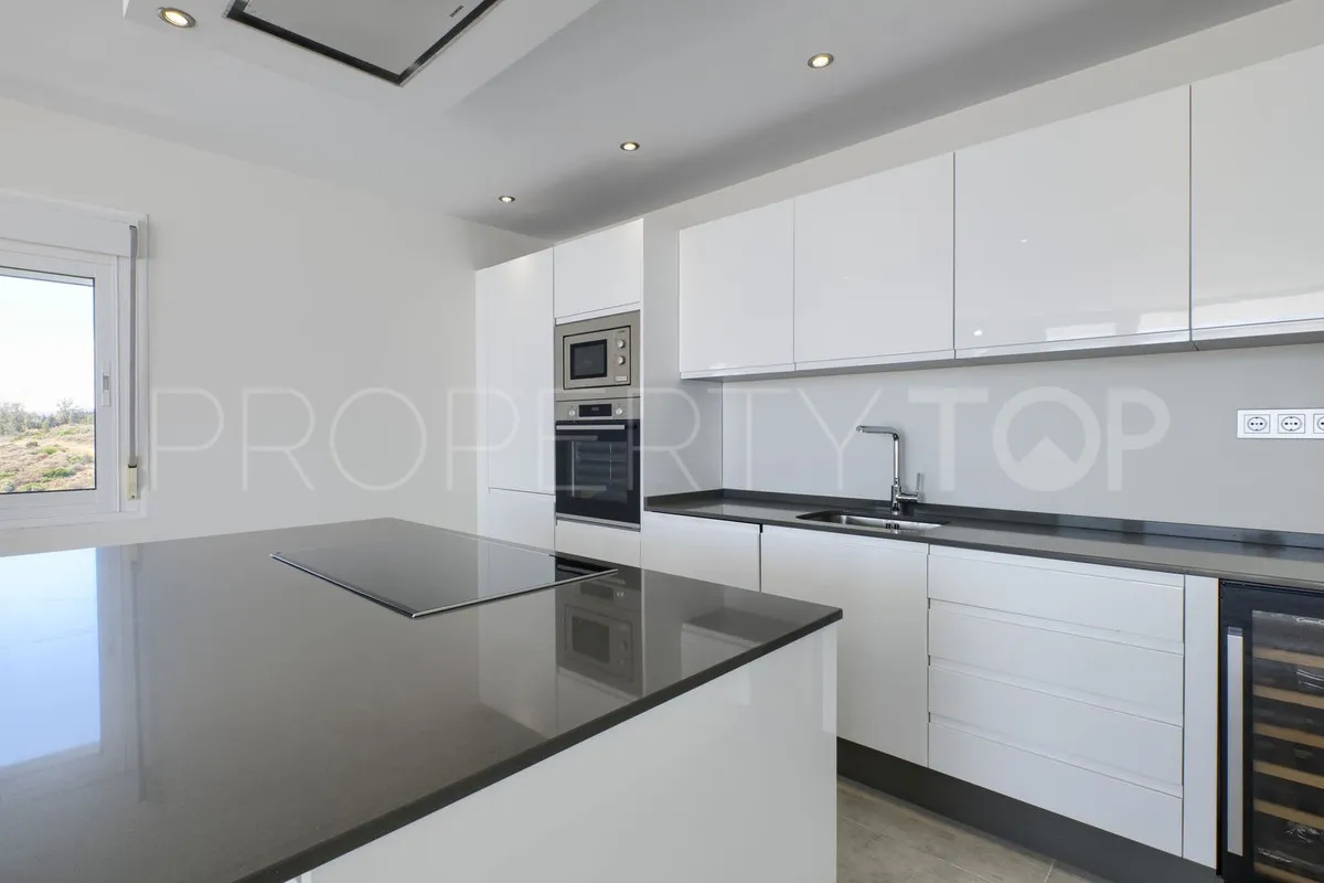 3 bedrooms penthouse in Estepona for sale