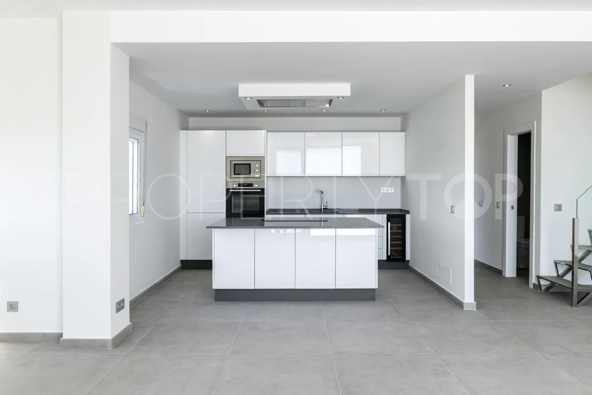3 bedrooms penthouse in Estepona for sale