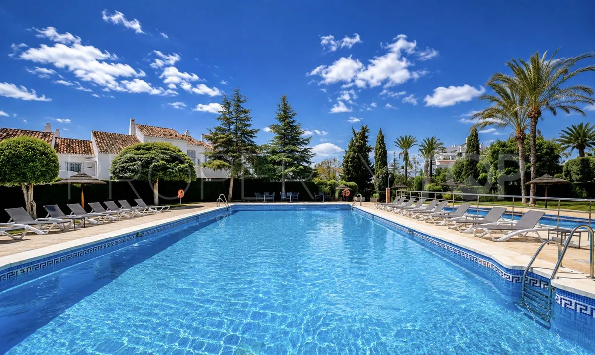 Nueva Andalucia, apartamento planta baja en venta de 3 dormitorios