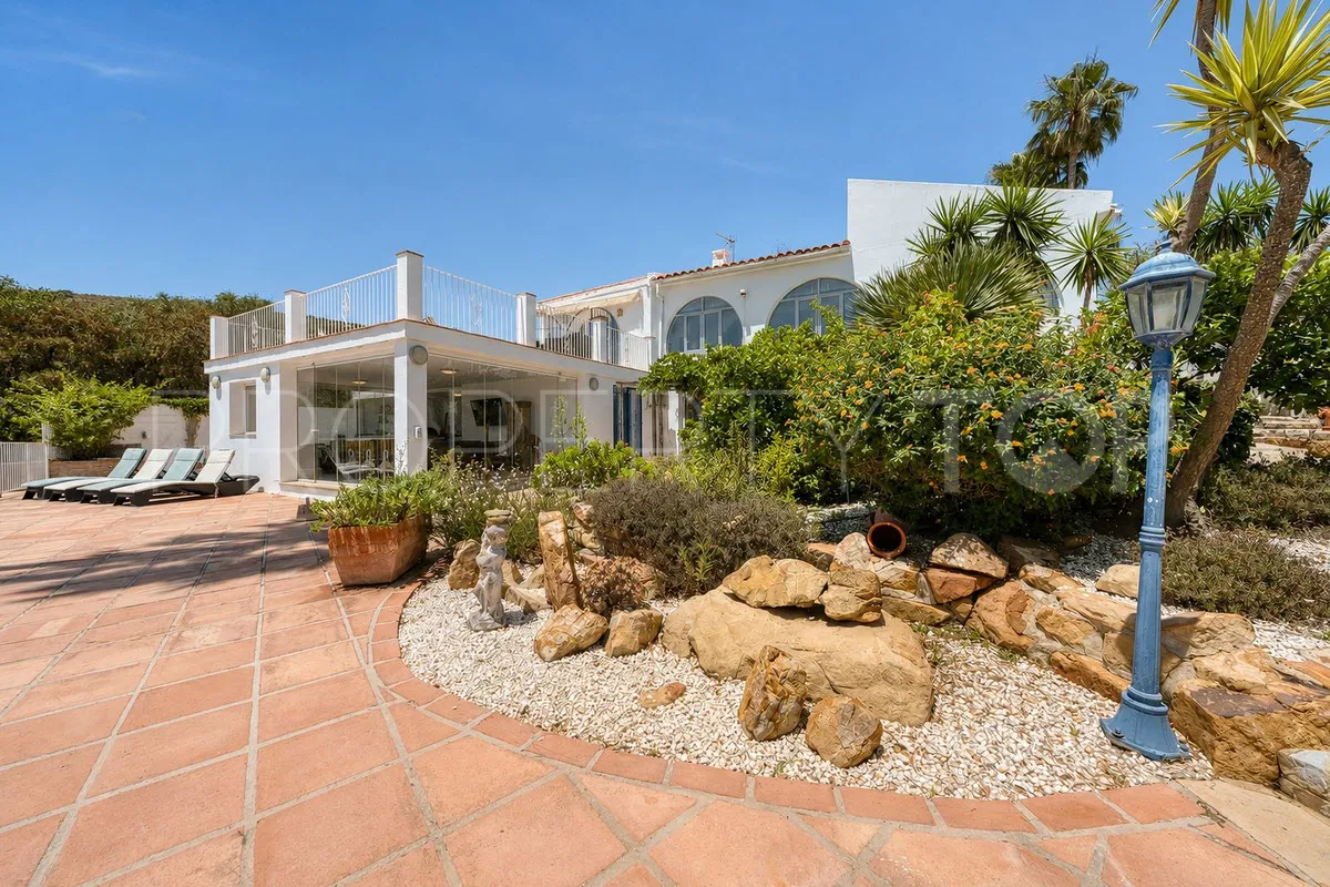 Se vende villa en Manilva con 5 dormitorios