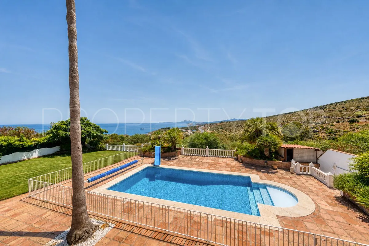 Se vende villa en Manilva con 5 dormitorios