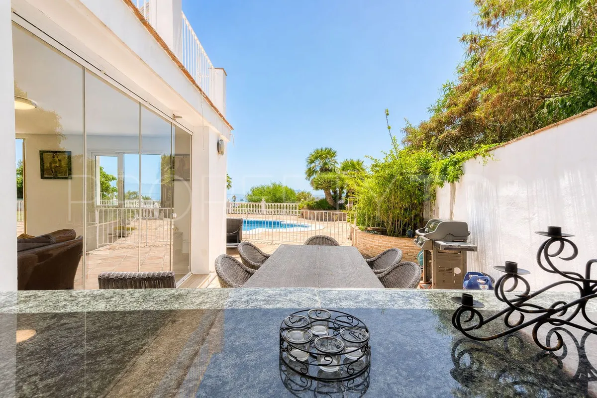 Se vende villa en Manilva con 5 dormitorios
