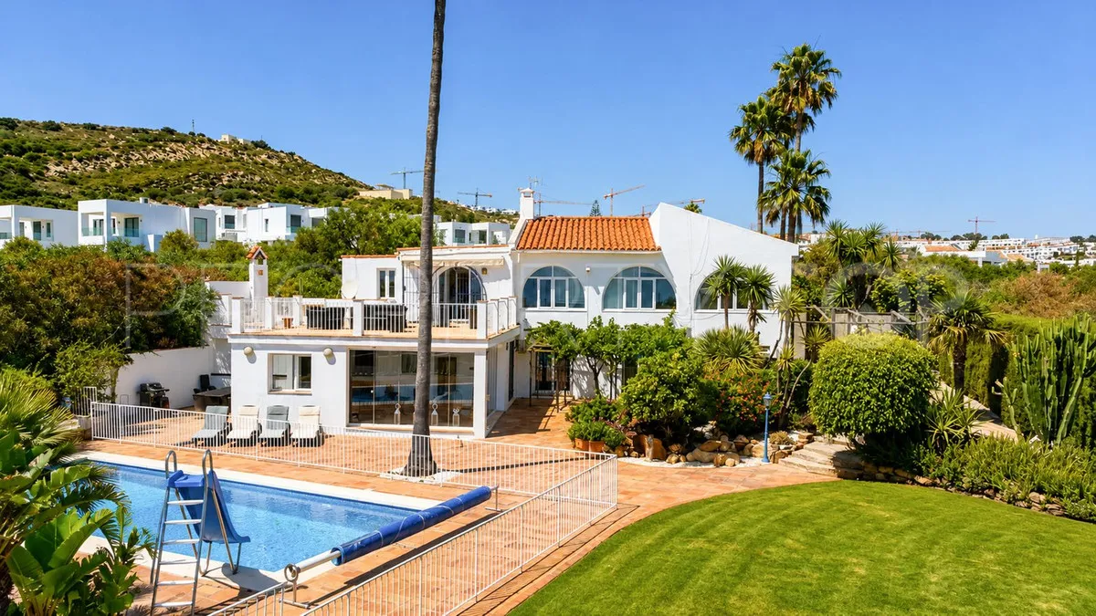 For sale villa with 5 bedrooms in Manilva