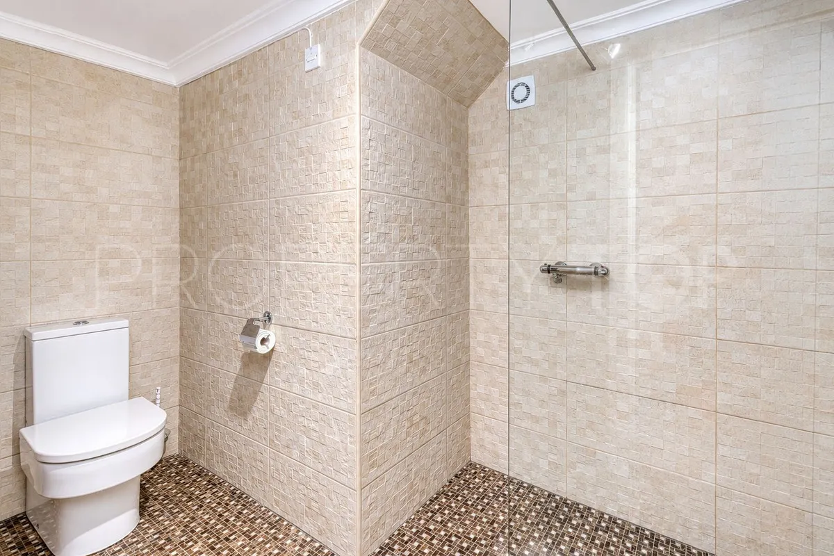 For sale villa with 5 bedrooms in Manilva
