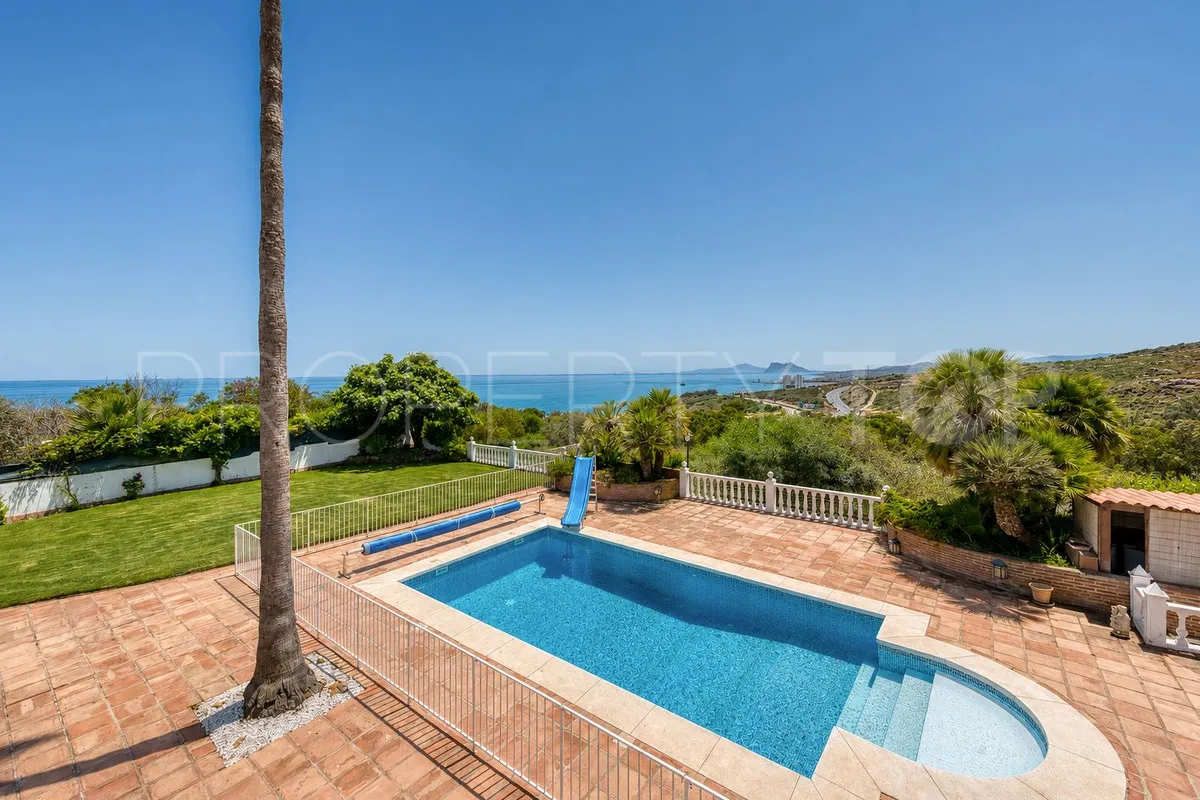 Se vende villa en Manilva con 5 dormitorios