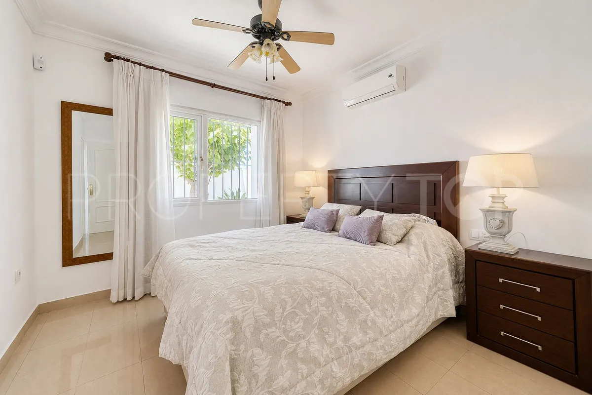 Se vende villa en Manilva con 5 dormitorios