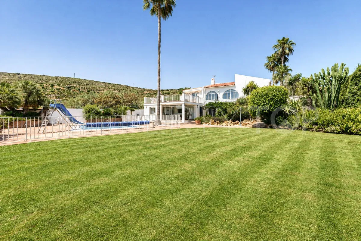 Se vende villa en Manilva con 5 dormitorios
