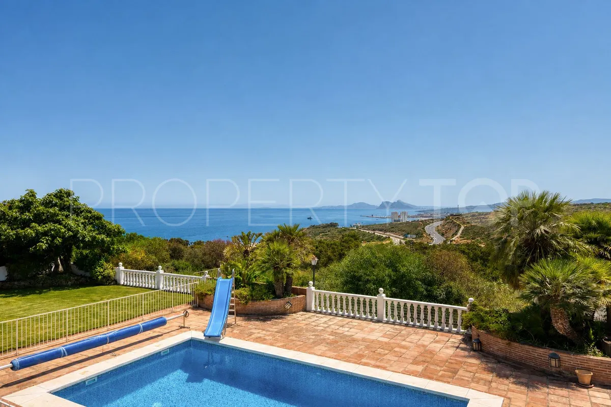 Se vende villa en Manilva con 5 dormitorios