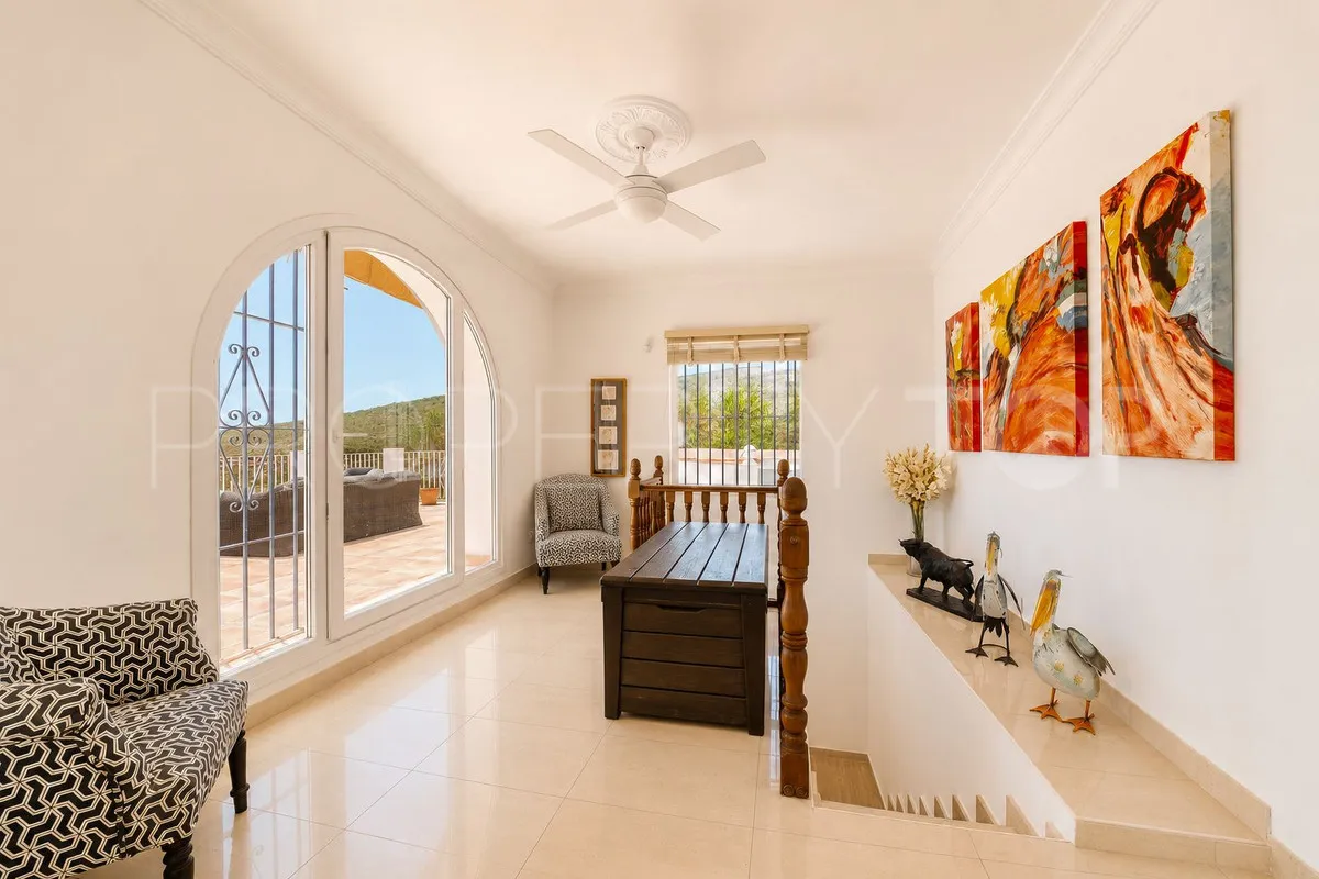 Se vende villa en Manilva con 5 dormitorios