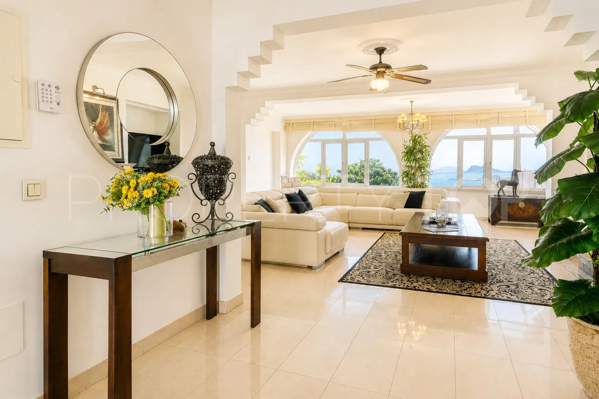 Se vende villa en Manilva con 5 dormitorios