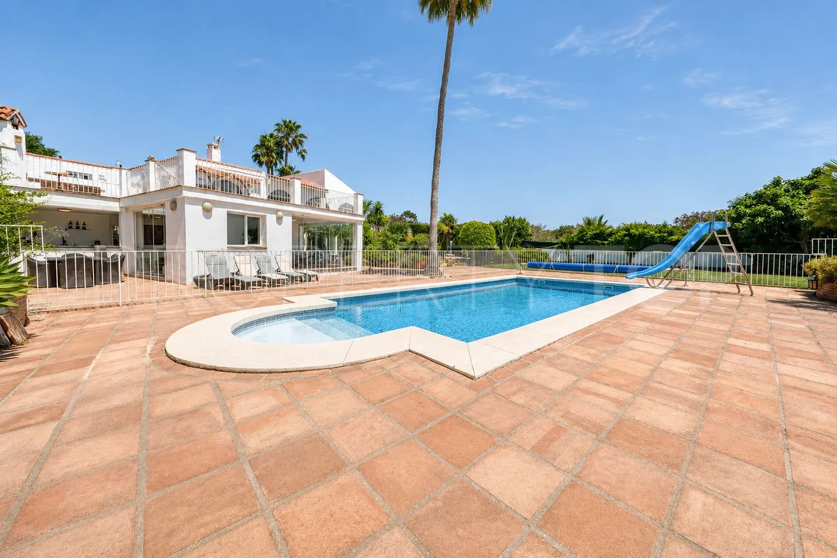 Se vende villa en Manilva con 5 dormitorios