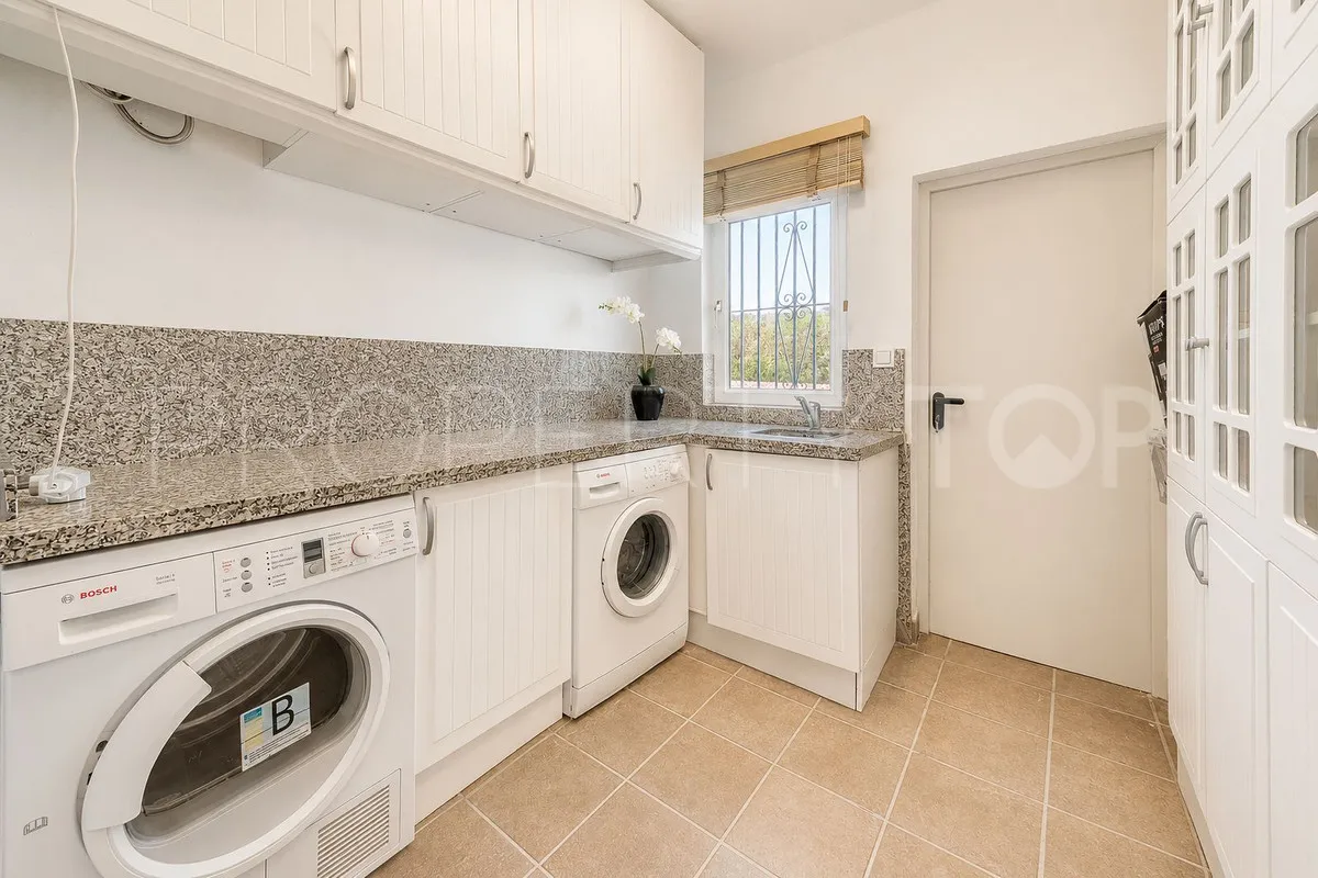 Se vende villa en Manilva con 5 dormitorios