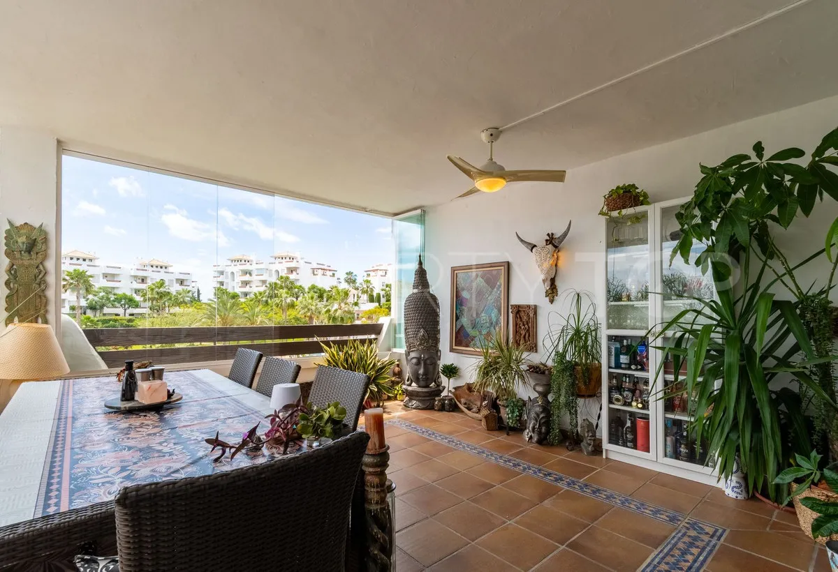 For sale Estepona apartment with 3 bedrooms