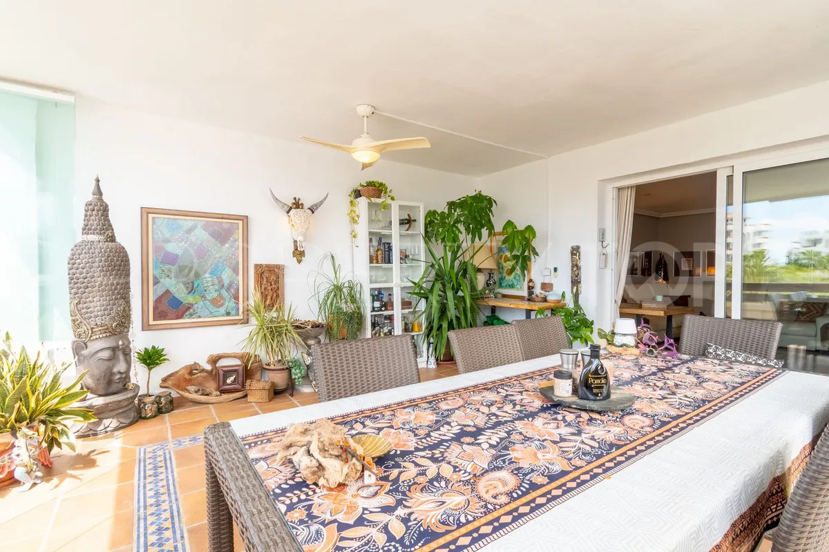 For sale Estepona apartment with 3 bedrooms
