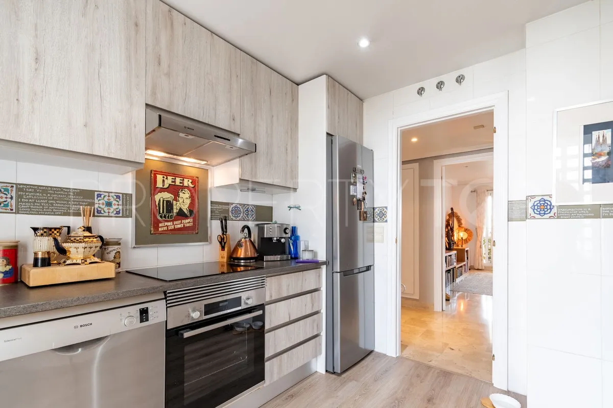 For sale Estepona apartment with 3 bedrooms